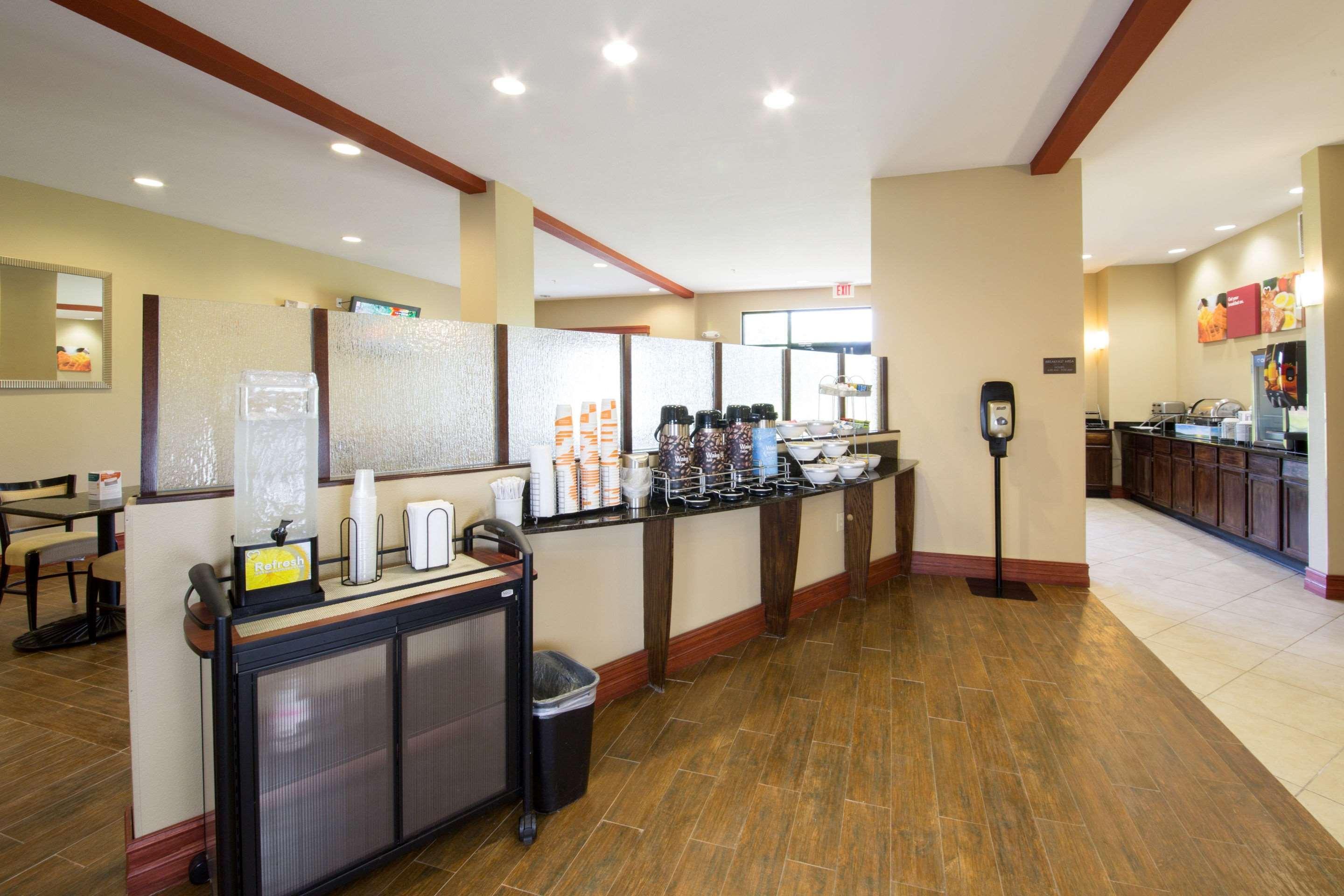 机场南凯富套房酒店 蒙哥马利 外观 照片